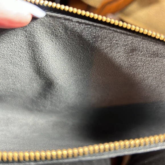 Louis Vuitton Epi leather pochette black. Very good condition - Picture 9 of 10